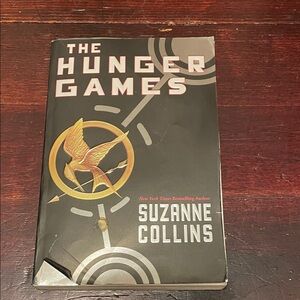The Hunger Games by Suzanne Collins - Black and Gold Cover